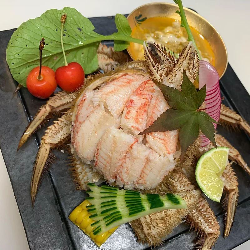 甲羅に身を盛った毛蟹